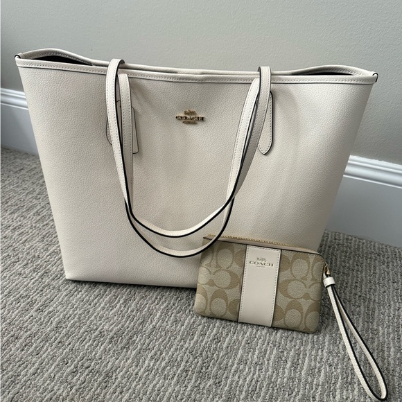 Coach Chalk Pebble Leather Tote with Signature Zip Wallet - Picture 2 of 14